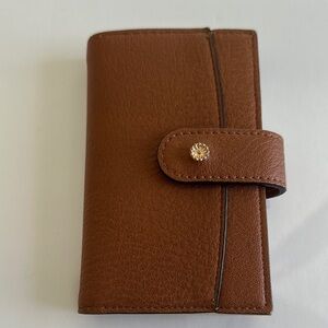Brown wallet. In good condition.